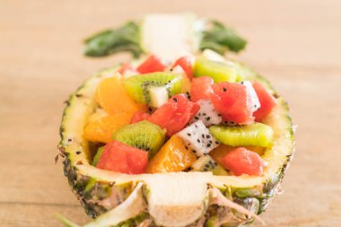 dilimlenmiş meyve karışımı 