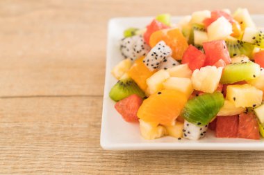 dilimlenmiş meyve karışımı 