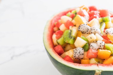 dilimlenmiş meyve karışımı 