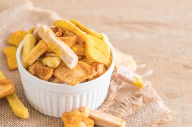 meyve yongaları karıştırın