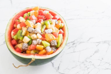 dilimlenmiş meyve karışımı 