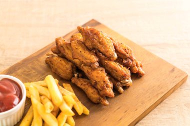 Kızarmış tavuk kanadı.