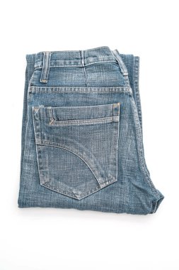 Beyaz arka plan üzerinde katlanmış kot