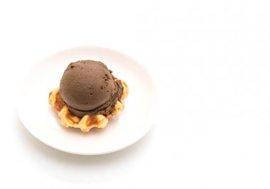 Çikolatalı dondurmalı waffle 