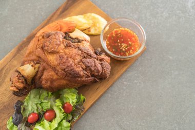 Gevrek domuz knuckle veya Alman domuz Hocks