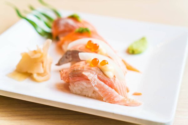 salmon raw sushi