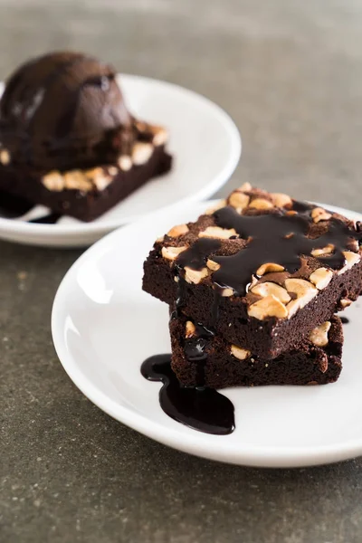 Chocolate brownies with chocolate sauce — Stock Photo, Image