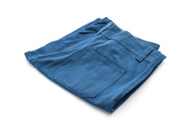 beyaz üzerine kısa pantolon