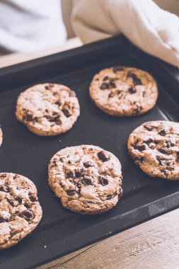 Koyu çikolata parçaları ile tanımlama