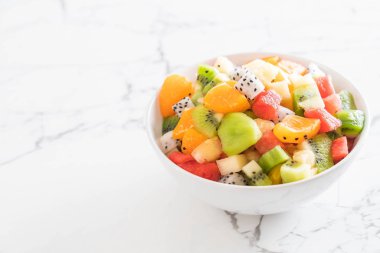 dilimlenmiş meyve karışımı 