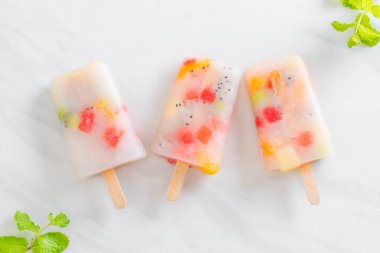 meyve dondurma karışımı