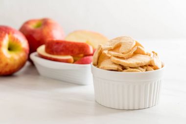 Kurutulmuş elma cips