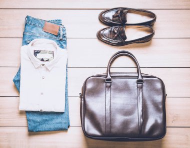 Ahşap arka plan erkekler için giyim