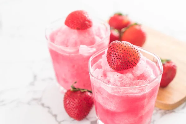 Batido de fresa fresca —  Fotos de Stock