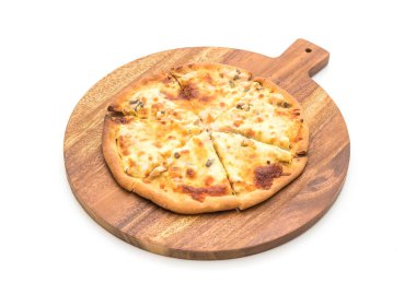 Kremalı mantarlı pizza