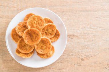 kurutulmuş rendelenmiş domuz etinin pirinç kraker