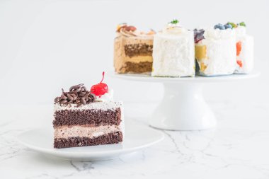 Kara Orman pasta plaka üzerinde