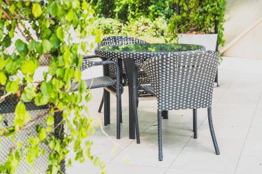 açık veranda masa ve sandalye