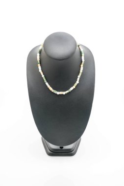 güzel ve lüks kolye takı ile boyun standı 