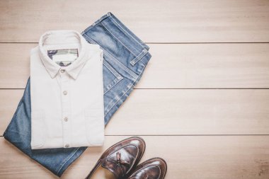 Ahşap arka plan erkekler için giyim