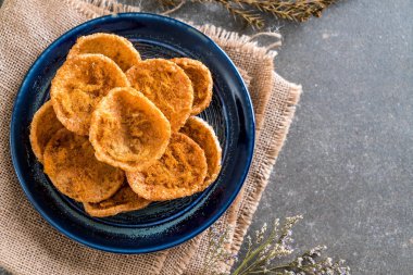 kurutulmuş rendelenmiş domuz etinin pirinç kraker