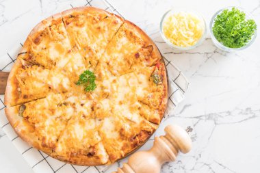 pizza bin ada soslu tavuk ızgara