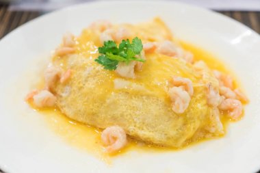 karides ile kremsi omlet