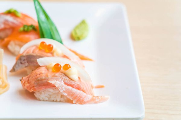 salmon raw sushi