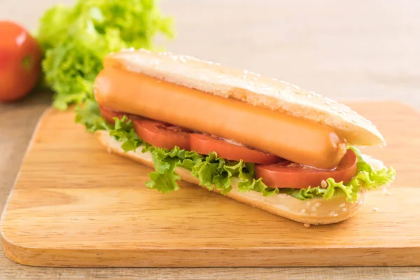 Hotdog with sausage and tomato — Stock Photo, Image