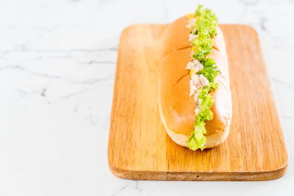 Insalata di tonno hot dog — Foto Stock