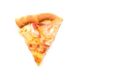 Beyaz arka plan üzerinde izole hawaiian deniz ürünleri pizza 