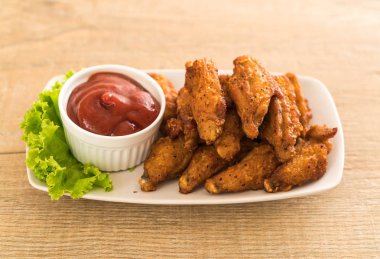 Kızarmış tavuk kanadı.