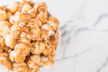 Patlamış Mısır ile karamel