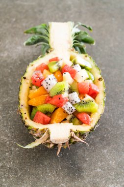 dilimlenmiş meyve karışımı 