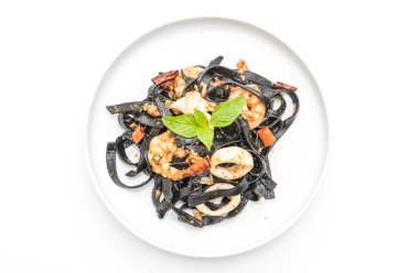 siyah spagetti veya deniz ürünleri ile makarna