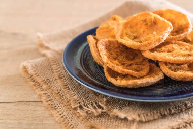 kurutulmuş rendelenmiş domuz etinin pirinç kraker