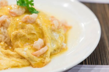 karides ile kremsi omlet