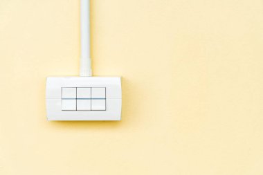 Duvardaki elektronik düğmeye