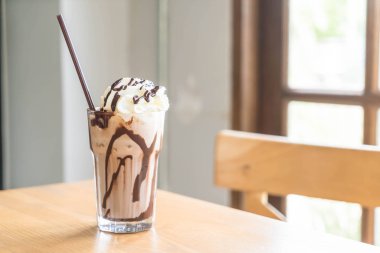 çikolatalı milkshake smoothies 