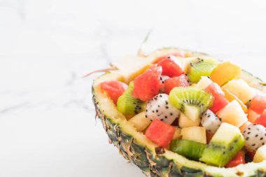 dilimlenmiş meyve karışımı 