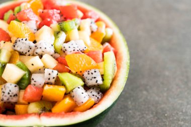 dilimlenmiş meyve karışımı 