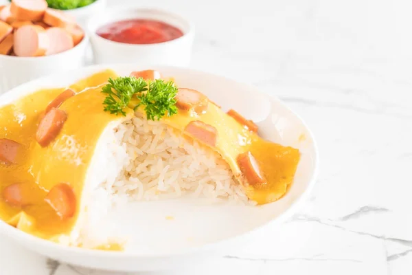 Creamy Omelet with Sausage on Rice — Stok Foto