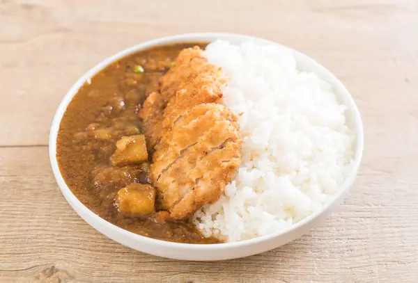 Smażony Kotlet wieprzowy z curry na ryżu — Zdjęcie stockowe