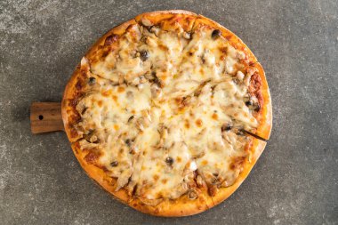 mantarlı pizza miso sosu ile