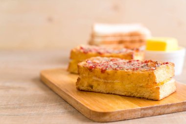 croque monsieur bacon ans egg sandwich