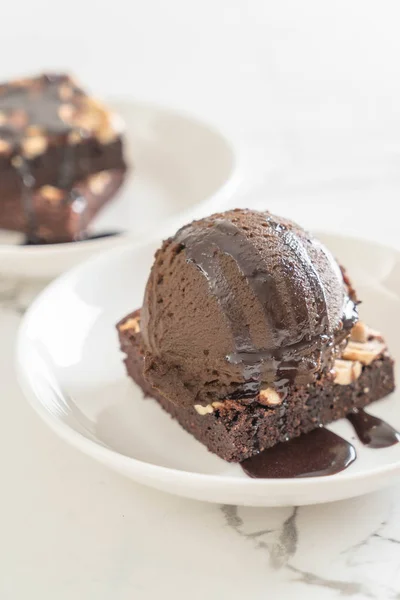 Chocolate brownies with chocolate ice cream — Stock Photo, Image