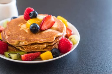 mix meyve ile gözleme