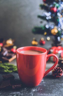 Noel dekorasyonu ile sıcak çikolata Kupası 