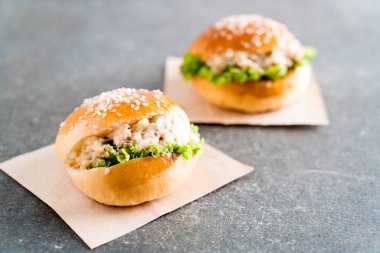 ton balığı mini burger