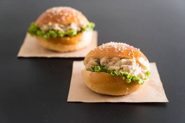 ton balığı mini burger